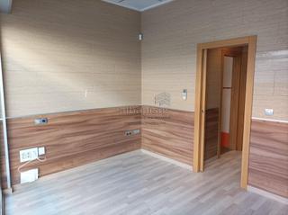 Bro en San Pablo. Oficina con dos despachos completamente acondicionada