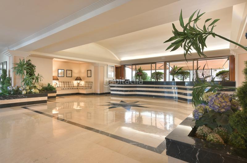 Foto c3e678ee-99d5-4796-a2a6-5f6b69fa3c18. Rent apartment in calle londres 89t in Las Brisas Marbella