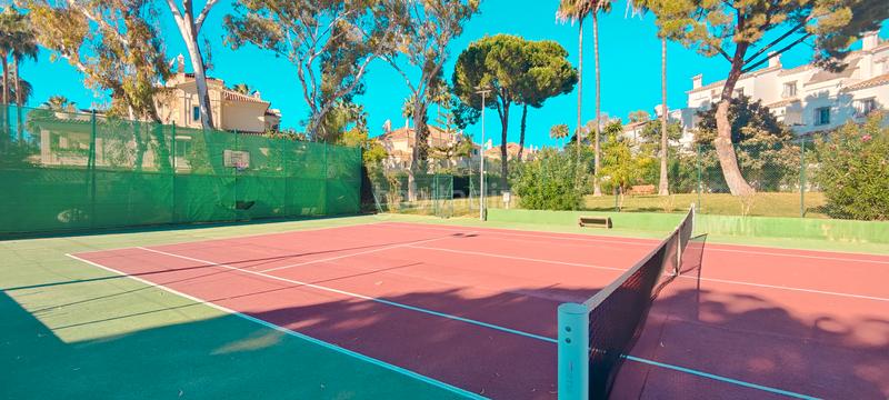 Foto 7e5f622a-dfda-45ad-b5e6-4a542e559bff. Maison jumelée avec piscine dans Los Naranjos Marbella