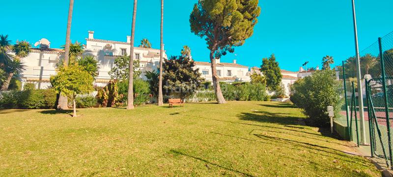 Foto d1c8c839-d434-44e7-87ae-fac7791ece3d. Maison jumelée avec piscine dans Los Naranjos Marbella