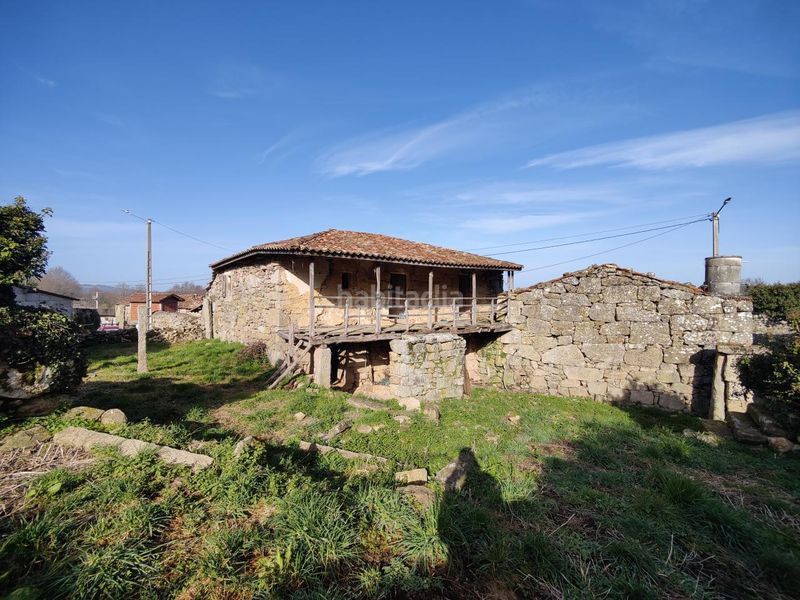 Foto c92db3ca-533c-48b5-a1c4-8f798bbec474. Country house with parking in Bola (A)