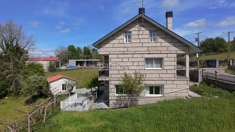 Foto 2a89e5e9-dd82-48ad-86b2-8732668a8b2c. Chalet en Nogueira de Ramuín