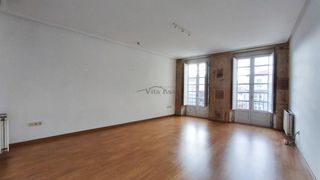 Etagenwohnung in Casco Viejo