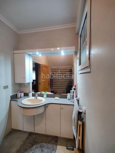 Foto 3683e94d-2fcc-4e9e-aeee-151d93a26d23. Casa amb calefacció aparcament piscina a Mariñamansa Ourense