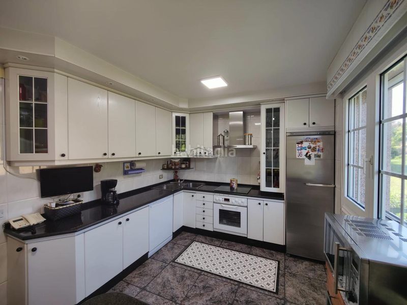 Foto daf0a3ba-8b59-45ae-8b4c-3abbc677d8d9. Casa amb calefacció aparcament piscina a Mariñamansa Ourense