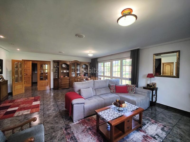 Foto f94bbcd3-8f21-4f19-8877-1c21ec9d15ed. Casa amb calefacció aparcament piscina a Mariñamansa Ourense