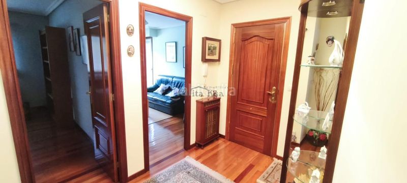 Foto f77bc598-e998-44d5-8c50-29999887aee5. Rent flat with heating parking in Barrocanes Ourense