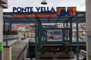 Lloguer Local Comercial a Centro comercial pontevella o-15