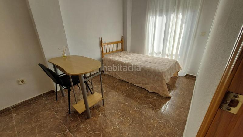 Foto 0aa524cf-017f-499c-84c2-608d63114918. Alquiler dúplex  ideal para compartir 5 habitaciones junto a la arrixaca en Murcia