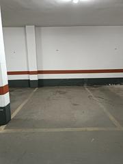 Miete Autoparkplatz  General rey. Garaje en alquiler en centro.