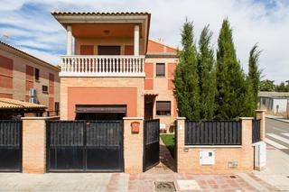 Chalet à Poblete. Chalet en venta en poblete, 4 dormitorios.
