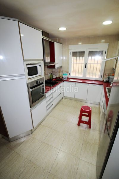 Foto 5881215f-f6d9-4175-ac28-f130832c9d7e. Casa adossada amb calefacció aparcament a Poblete