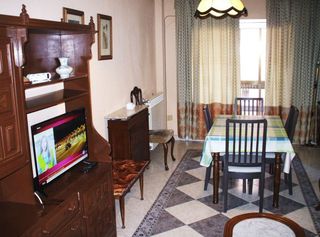 Rent Flat in El Perchel. Habitación en alquiler en centro  calatrava, 4 dormitorios.