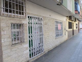 Local Comercial a La Moreria. Local en venta en centro  moreria, 2 dormitorios.