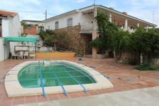Casa adossada a Horcajo de los Montes. Casa adosada en venta en horcajo de los montes, 6 dormitorios.