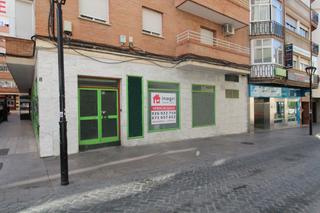 Lloguer Local Comercial  General rey. Local en alquiler en centro.