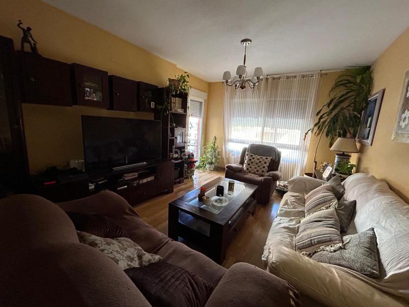 Foto c5aaf9fd-23f5-4719-b9cd-1e6d8fe26151. Casa adosada  en venta en carrefour, 4 dormitorios. en Ciudad Real