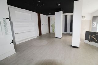 Lloguer Local Comercial a El Perchel. Local en alquiler en centro  calatrava, 2 dormitorios.