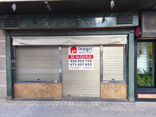 Lloguer Local Comercial a La Moreria. Local en alquiler en centro  moreria.
