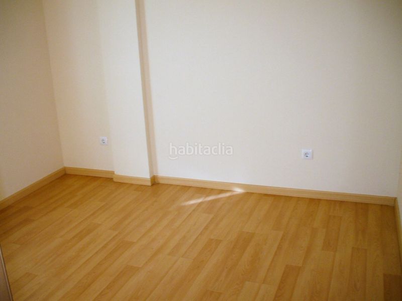 Foto ac42aa77-2365-4279-953a-d620c35d8871. Pis amb calefacció aparcament a Poblete