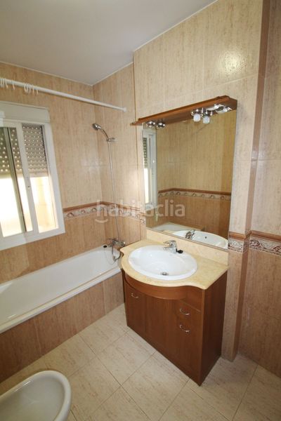 Foto c4b574bc-ba8d-4a5d-a2c7-f479d2f27eb3. Casa adossada amb calefacció aparcament a Santa María - Pío XII Ciudad Real