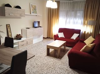 Rent Flat  Calatrava. Piso en alquiler en centro  calatrava, 3 dormitorios.