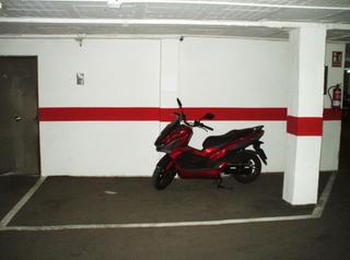 Rent Car parking in El Perchel. Garaje en alquiler en centro  calatrava.