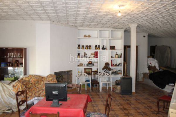 Foto af610d05-f2bb-4f77-bcd8-0f9e8187a28a. Casa adossada amb calefacció aparcament a Urda