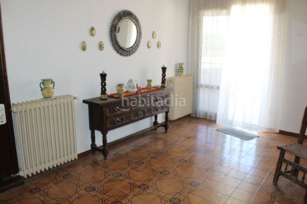 Foto b9f3c0a2-8e94-4160-9de9-0123998e5168. Casa adossada amb calefacció aparcament a Urda