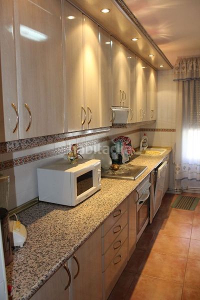 Foto d46c608d-015a-4c22-bae8-d7a69c69b58d. Casa adossada amb calefacció aparcament a Urda