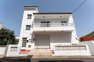 Chalet in Calle antonio santos 6. Casa independiente de 4 dormitorios y 340 m² en tegueste