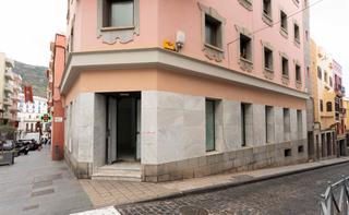 Business premise in Calle san agustn 39. Local con vivienda en la calle san agustn.