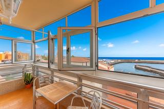 Appartamento in Calle las lonjas 4. ¡vivienda en venta frente al mar en el corazón del puerto de la