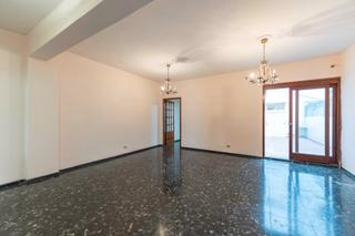 Pis a Rambla de pulido 58. Espaciosa vivienda en plena rambla de pulido, junto a la plaza d