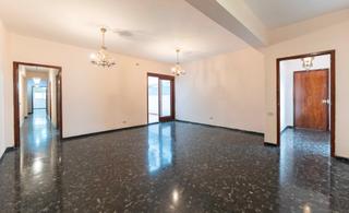 Pis a Rambla de pulido 58. Espaciosa vivienda en plena rambla de pulido, junto a la plaza d