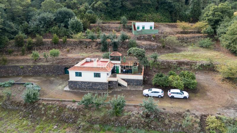 Foto 178447ff-2dff-4311-b1c9-2dfc5e8cfcae. Masia amb xemeneia aparcament a La Perdoma - San Antonio - Benijos Orotava (La)