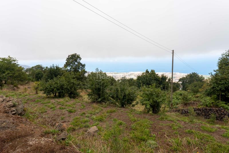 Foto 5211af54-a8a1-4232-bd68-696f03bd30fa. Masia amb xemeneia aparcament a La Perdoma - San Antonio - Benijos Orotava (La)