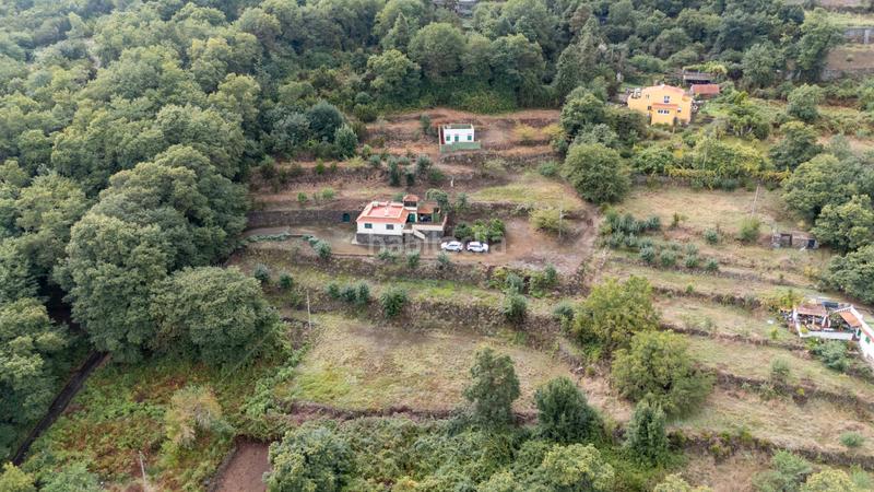 Foto 9ffec8e7-8a05-4057-a40d-036080a41274. Masia amb xemeneia aparcament a La Perdoma - San Antonio - Benijos Orotava (La)