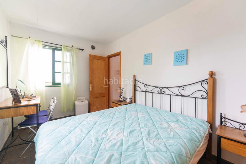 Foto aaf03788-e51d-43c9-8f02-a19453dd1547. Masia amb xemeneia aparcament a La Perdoma - San Antonio - Benijos Orotava (La)