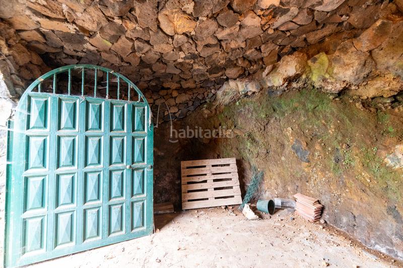 Foto b94aafe3-e57c-4c72-b739-c0c40ed4fe38. Masia amb xemeneia aparcament a La Perdoma - San Antonio - Benijos Orotava (La)