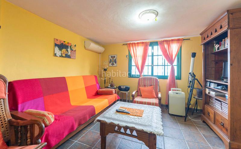 Foto c159fdd7-cf04-497a-a0cd-01c9523a5b2b. Masia amb xemeneia aparcament a La Perdoma - San Antonio - Benijos Orotava (La)