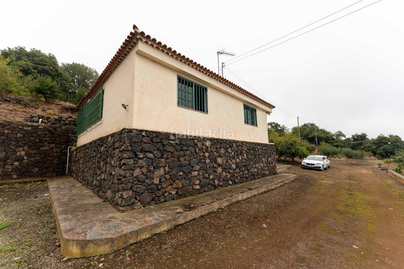 Foto cdb465af-9dfb-48e6-ac02-8ac6e1a6e761. Masia amb xemeneia aparcament a La Perdoma - San Antonio - Benijos Orotava (La)