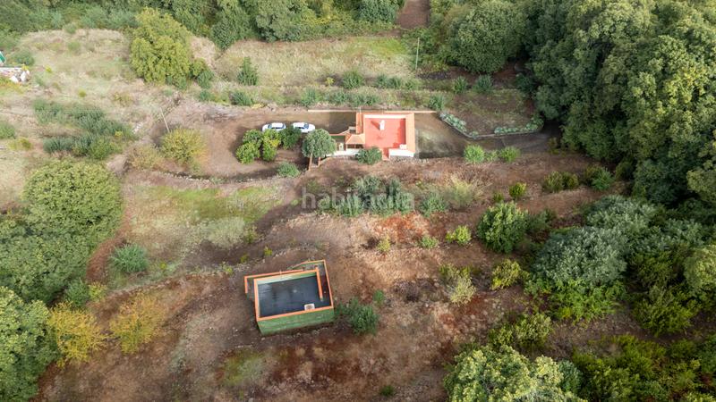 Foto ede7286b-08ae-4d44-b08a-41177ff09ead. Masia amb xemeneia aparcament a La Perdoma - San Antonio - Benijos Orotava (La)