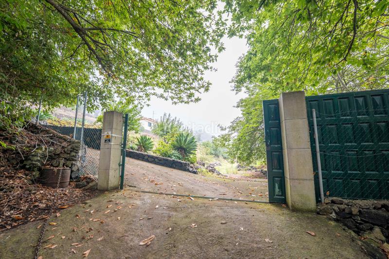 Foto f267d655-e7d3-47d5-8377-3ca4385e04e4. Masia amb xemeneia aparcament a La Perdoma - San Antonio - Benijos Orotava (La)