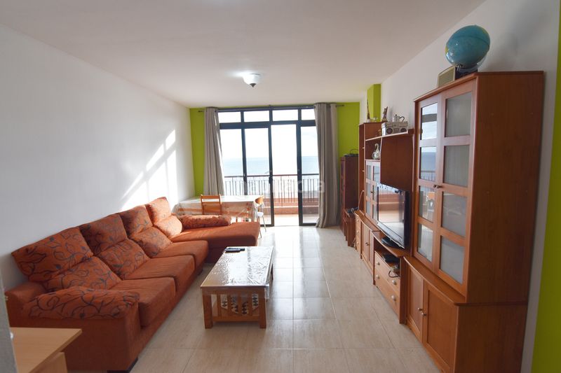 Foto aacb7a35-551b-43cd-9406-4c6f324a37a4. Piso exclusiva vivienda con gran terraza y vistas al océano atlántico en Radazul. en Rosario (El)