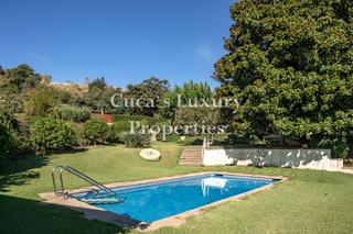 Masia a Urbanitzacions. Bien ubicada, vistas al mar, jardn con piscina.