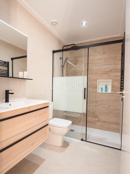 Foto a00a2b79-b0df-42a7-a912-6045c9627b8a. Casa adossada amb aparcament piscina a La Marina Elche / Elx