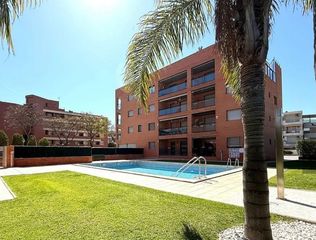 Apartament  Avinguda de la diputació. Se vende apartamento con piscina y parking a 50m playa