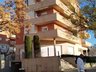 Local Comercial en Vila-seca Poble. Se vende local esquinero de 157m . centro vila seca