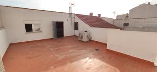Casa adossada a Corvera. Casa en 1ª planta sin ascensor con terraza y cochera para entrar